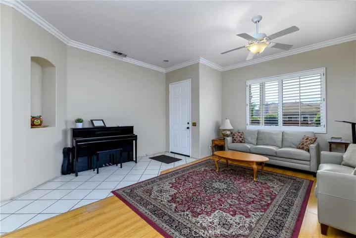 entry/living room.....