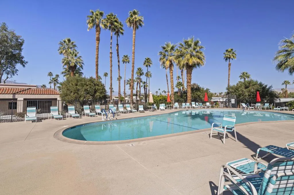 15-web-or-mls-246-laredo-dr