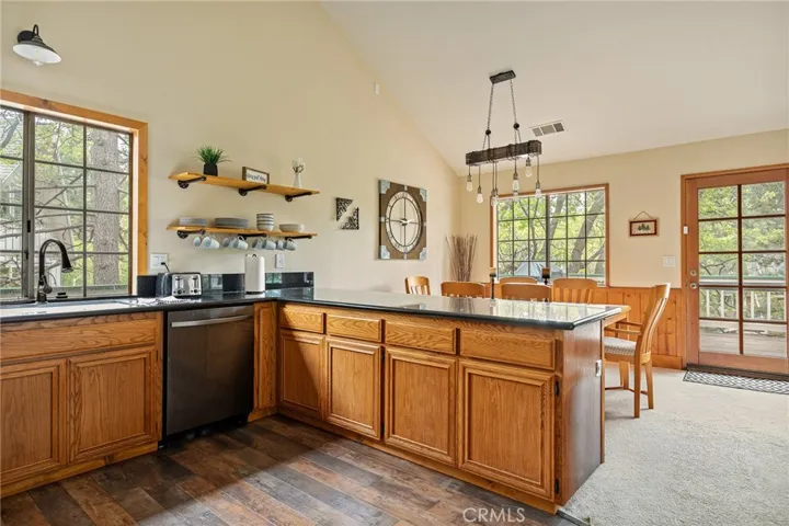 Breakfast Bar, Dining area