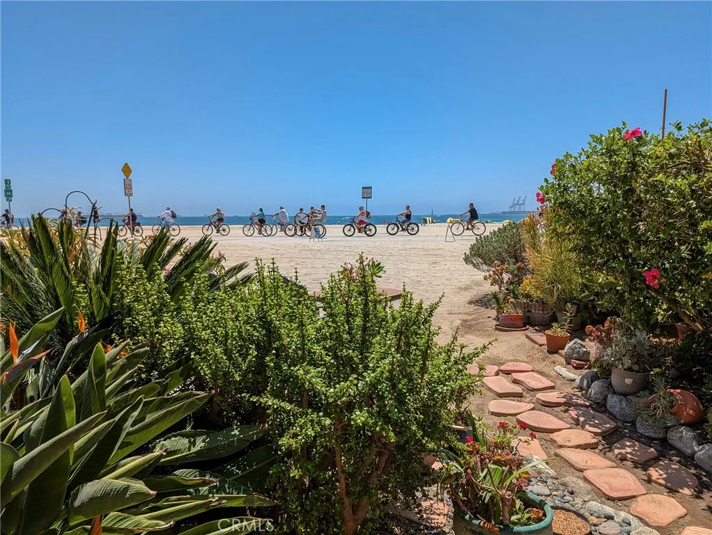 1200 E Ocean 12