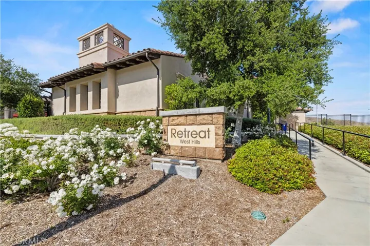 3 pools to enjoy with fireplaces, bbq , showers and jacuzzis