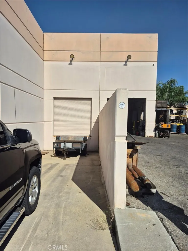 Dock High & Ground Level doors