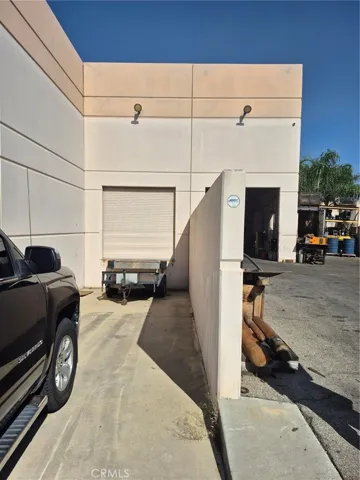 Dock High & Ground Level doors