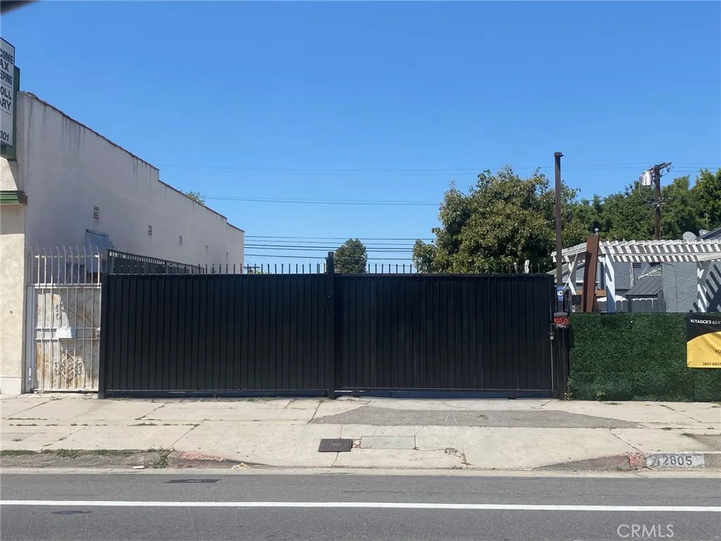 2805 W Florence
