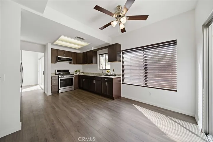 Lining area and kitchen