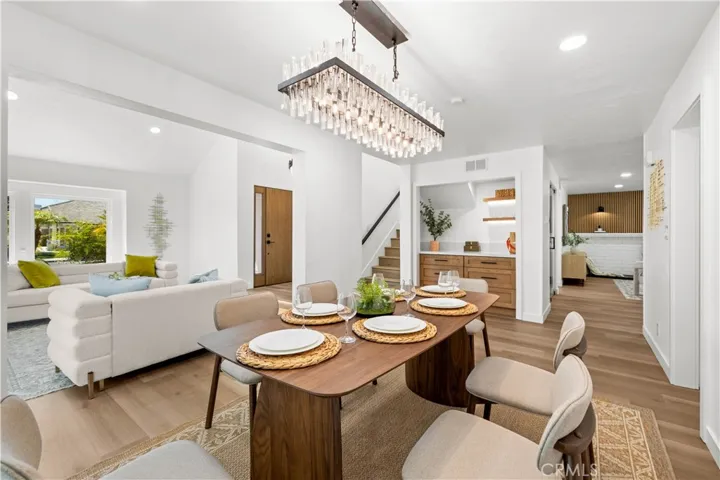 Dining area open to the living space, highlighting a bright and connected layout.