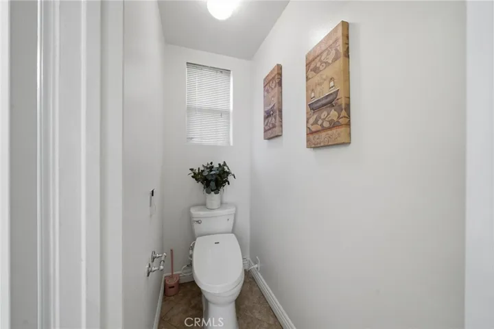 Seperate commode area
