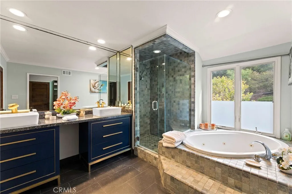 Spa tub