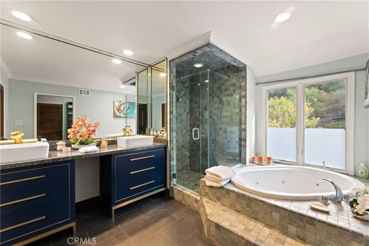 Spa tub