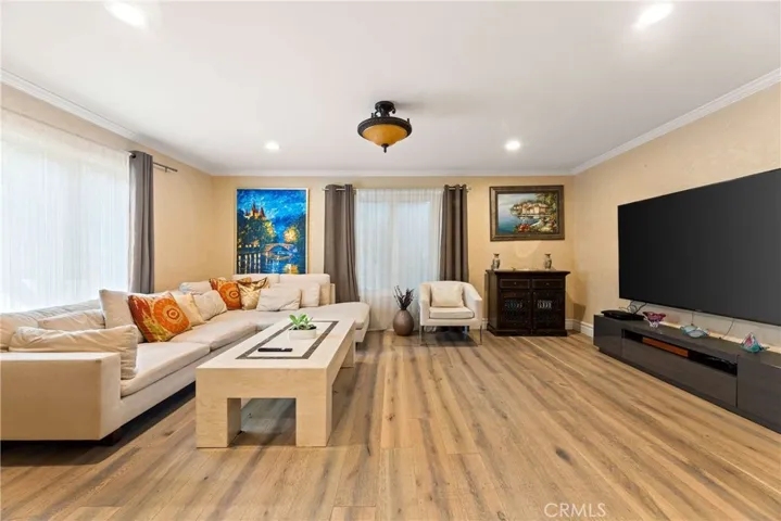 Living room w/ large flat TV screen
