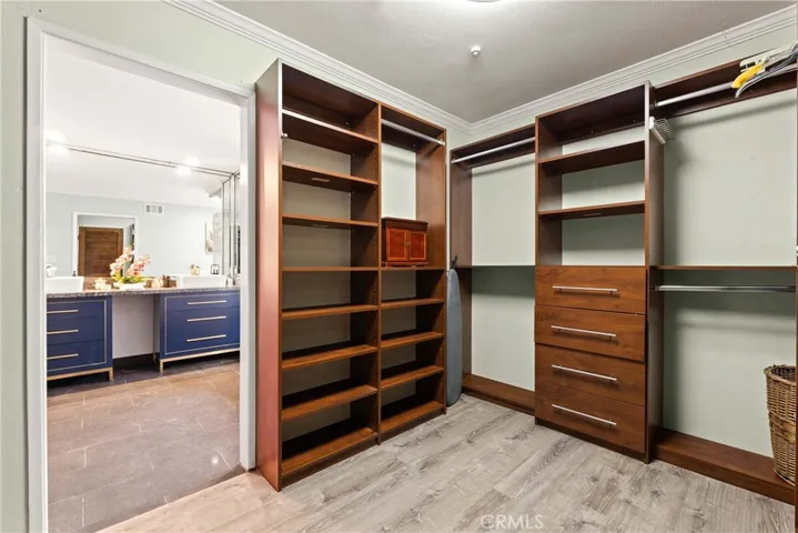 Walk in closet