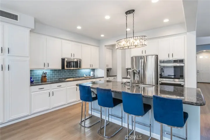 21922 Crestline, Saugus, California 91390