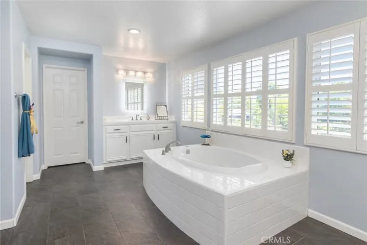 21922 Crestline, Saugus, California 91390