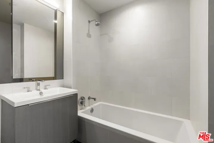 889 Francisco Street 1206, Los Angeles, California 90017