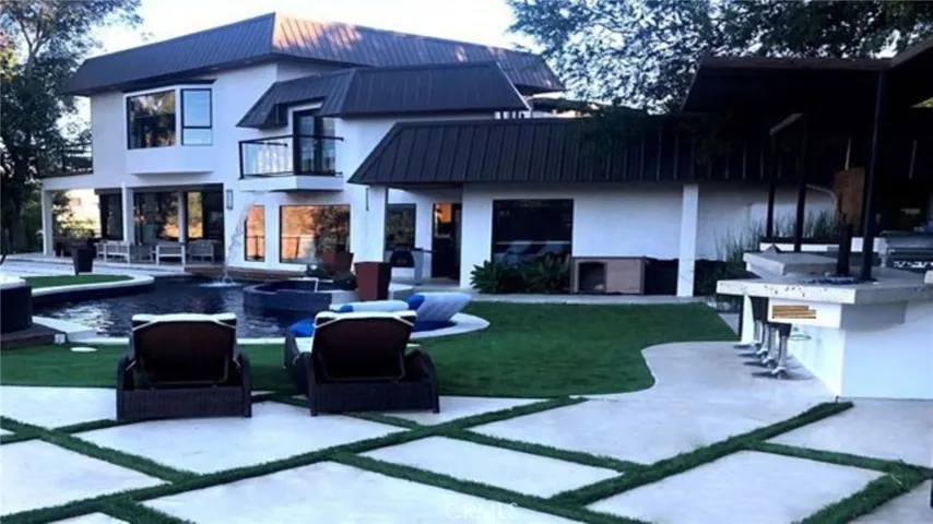 9987 Reevesbury, Beverly Hills, California 90210