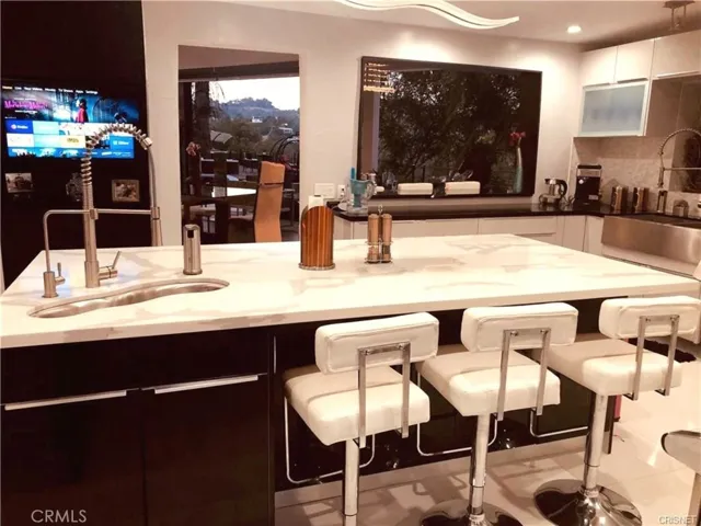 9987 Reevesbury, Beverly Hills, California 90210