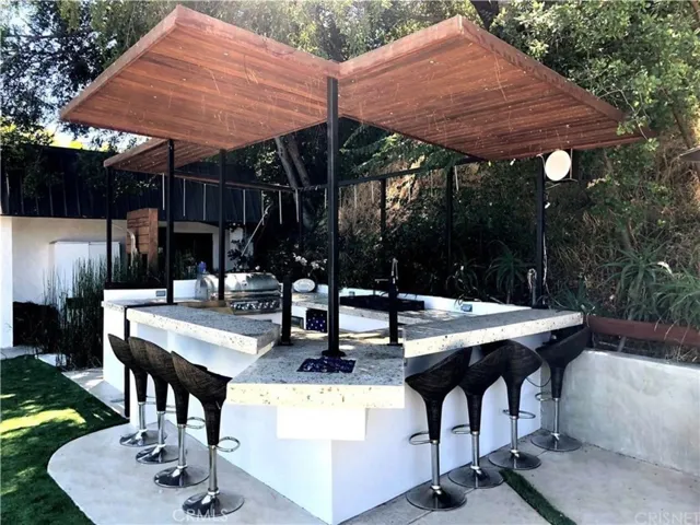 9987 Reevesbury, Beverly Hills, California 90210