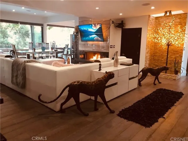 9987 Reevesbury, Beverly Hills, California 90210