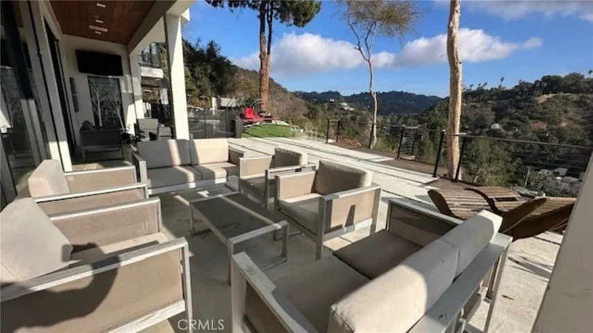 9987 Reevesbury, Beverly Hills, California 90210