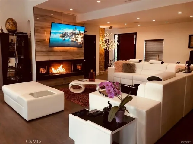 9987 Reevesbury, Beverly Hills, California 90210