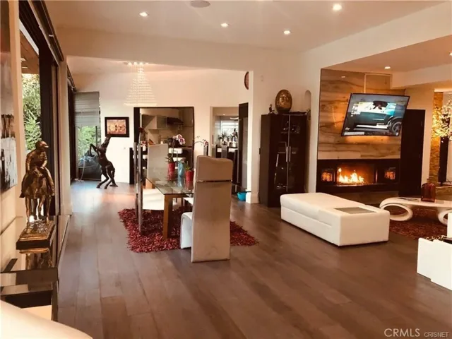9987 Reevesbury, Beverly Hills, California 90210