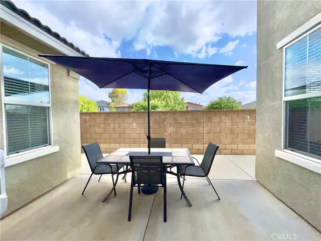 Side courtyard