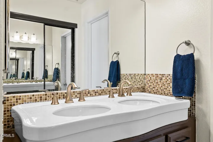 Upstairs Primary Bathroom