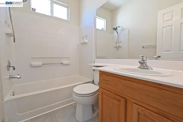 2nd floor hall bath