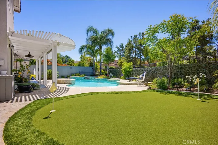 GOLF PUT VIEW WITH POOL AND SPA
