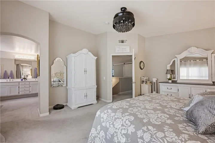 PRIMARY BEDROOM EN SUITE