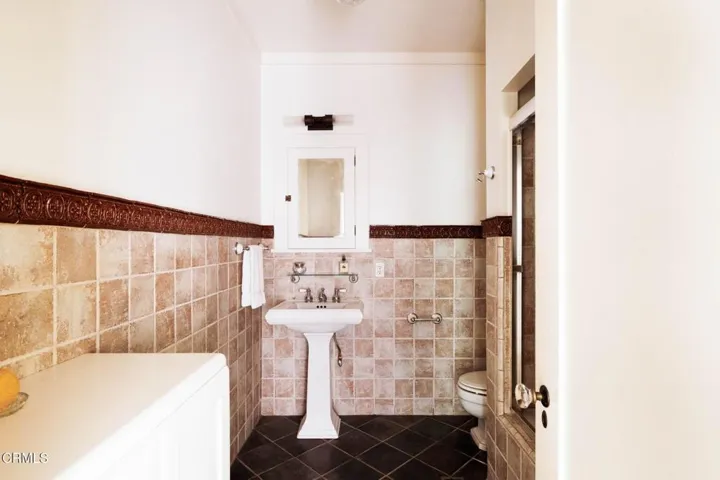 44-web-or-mls-1450-n-michigan-ave