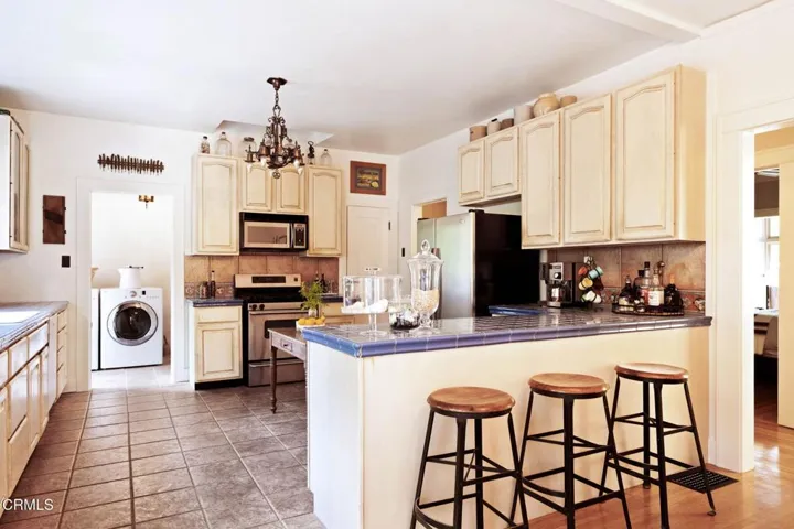 23-web-or-mls-1450-n-michigan-ave