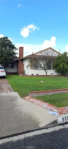 FRONT YARD VIEW TO HOUSE.