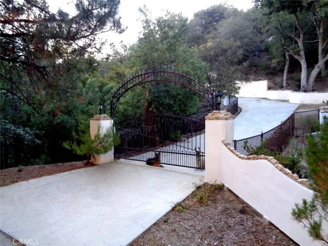 28620 Manitoba, Lake Arrowhead, California 92352