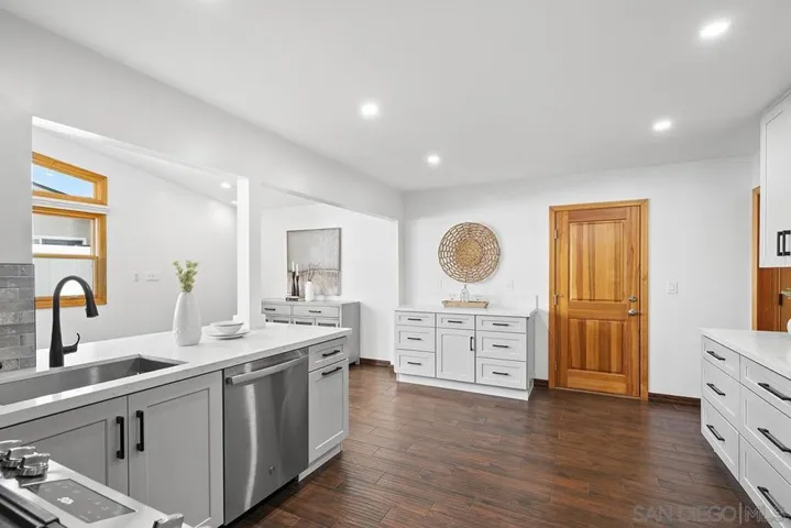 7355 Florey Court, San Diego, California 92122