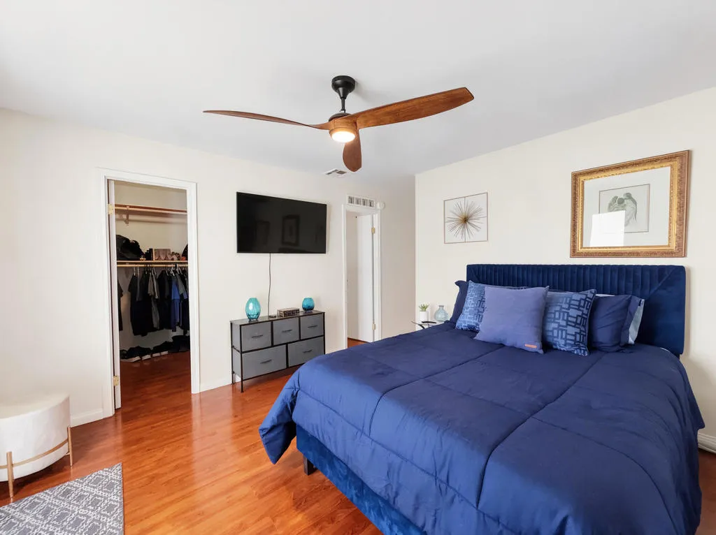 25-interior_primary_bedroom_2