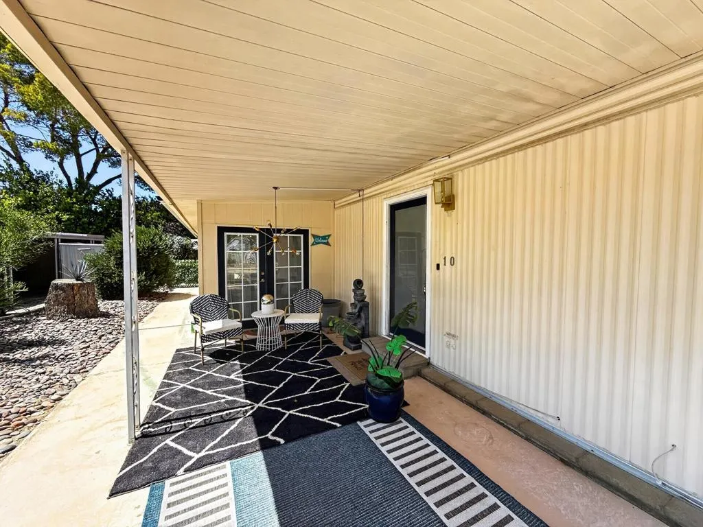 02-exterior_front_of_house_1