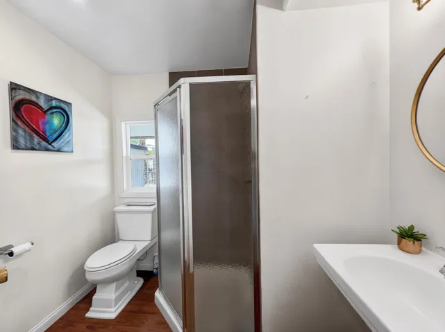 09-interior_bathroom_2