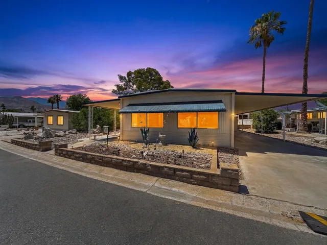 01-exterior_front_of_house_5_twilight
