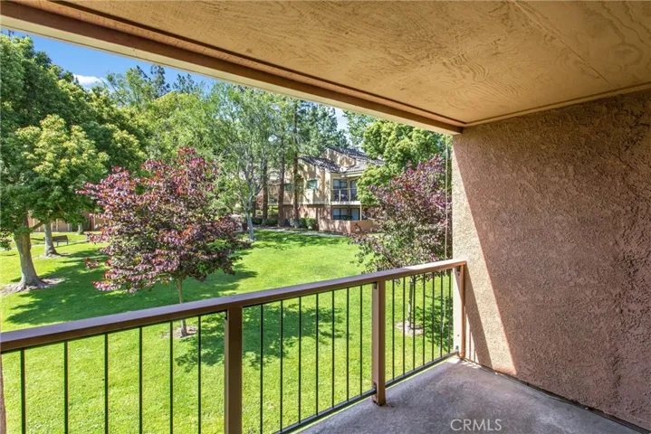 Balcony with view of greenbelt