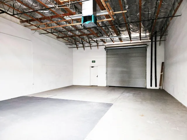 77-760 Ste. D rollup door