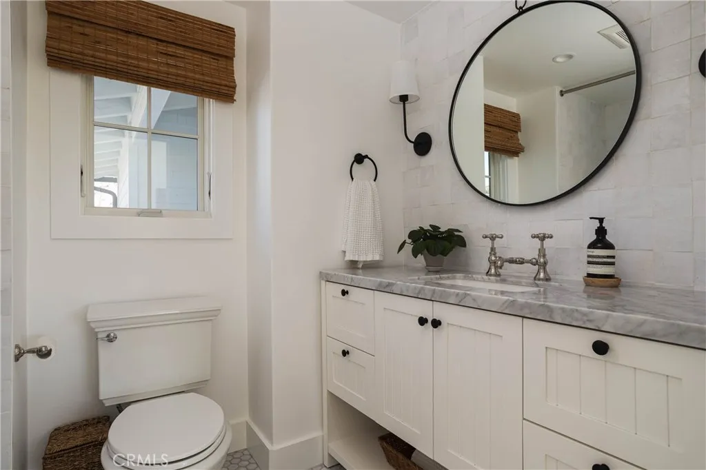 Upstairs Guest En-Suite