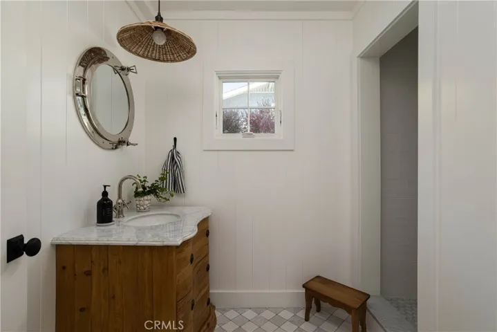 Downstairs Guest Full Bath