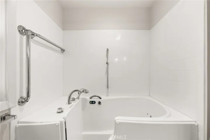 Walk-in bath/shower with jets and bubbles - have your own spa!