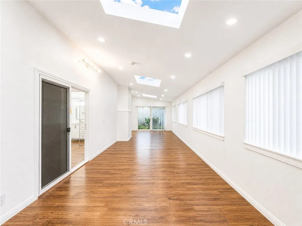 Huge Bonus room