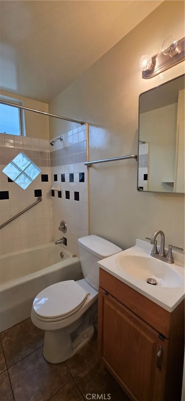Main Unit Bathroom