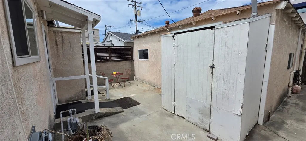 Area between back two units. Laundry Shed Pictured