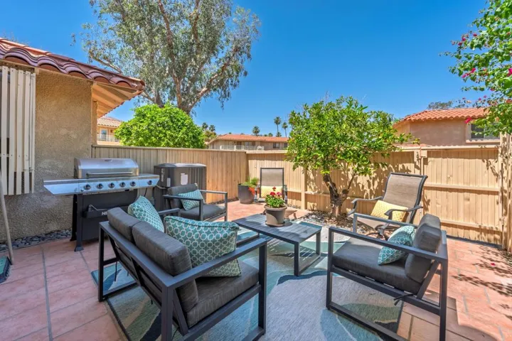 Cozy patio off Kitchen