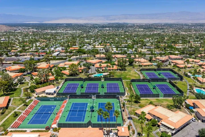 Tennis/Sport Courts