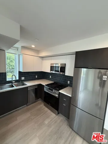 132 Rosemont Avenue 301, Los Angeles, California 90026